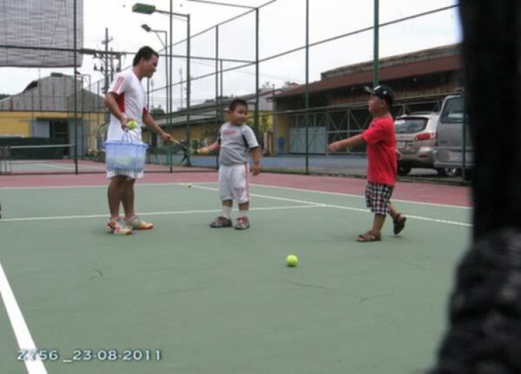 Tập tennis trẻ em..miễn phí..