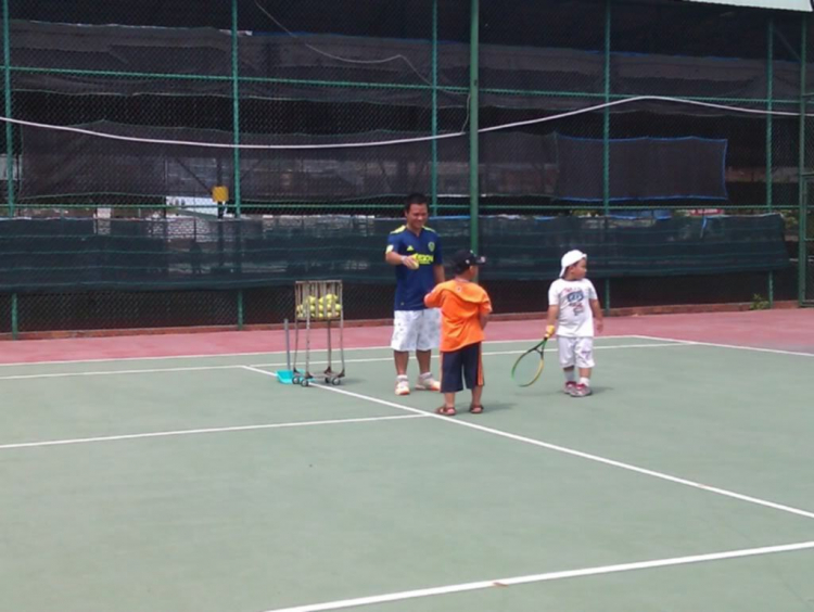 Tập tennis trẻ em..miễn phí..