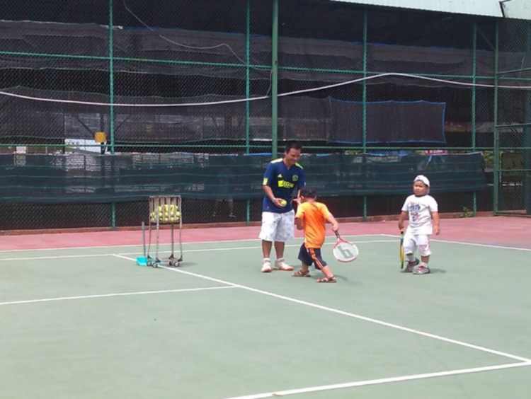 Tập tennis trẻ em..miễn phí..