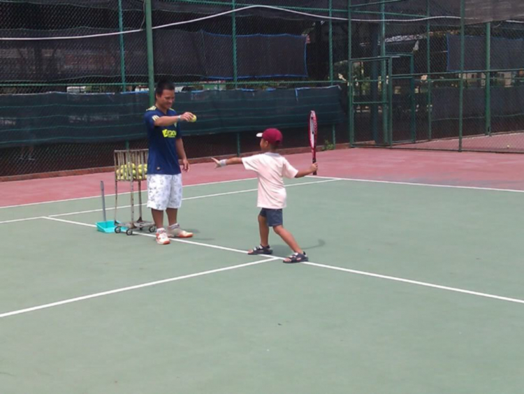 Tập tennis trẻ em..miễn phí.. Tập tennis trẻ em..miễn phí..