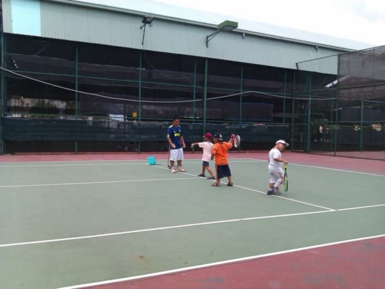 Tập tennis trẻ em..miễn phí.. Tập tennis trẻ em..miễn phí..
