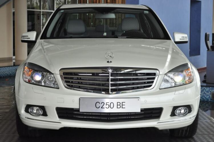 C250 CGI 2010 màu trắng đẹp long lanh.