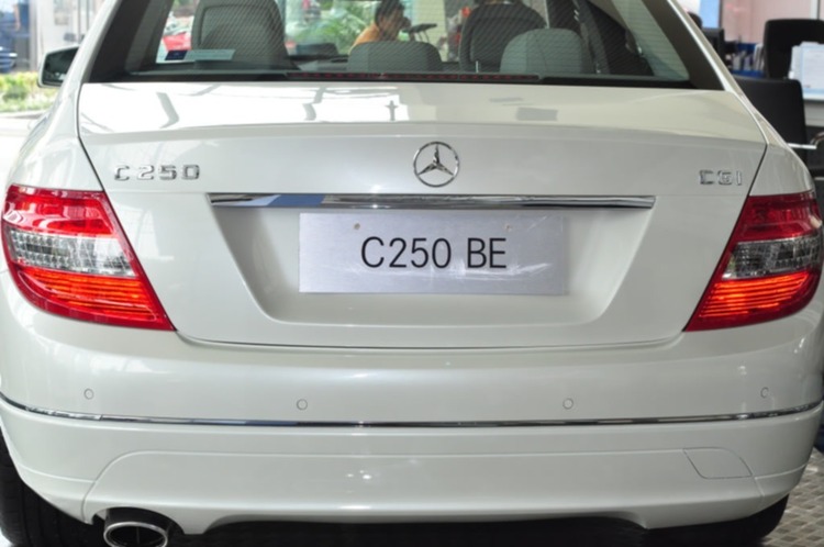 C250 CGI 2010 màu trắng đẹp long lanh.