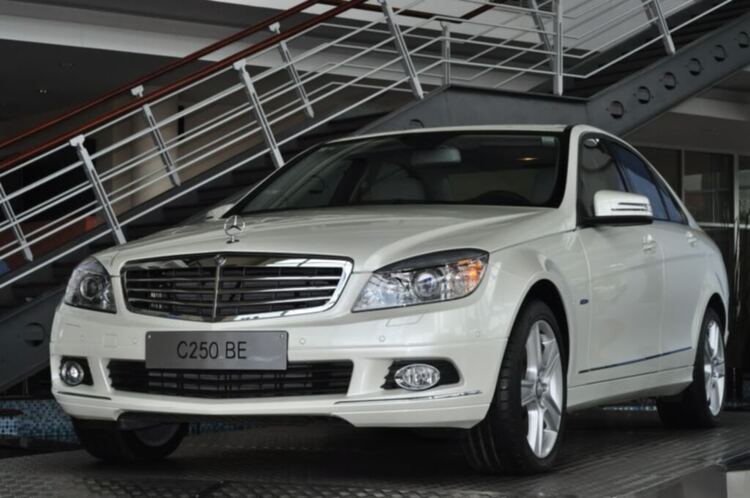 C250 CGI 2010 màu trắng đẹp long lanh.