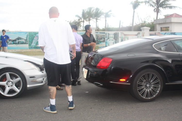 Accident hy hữu bentley và mec Cls