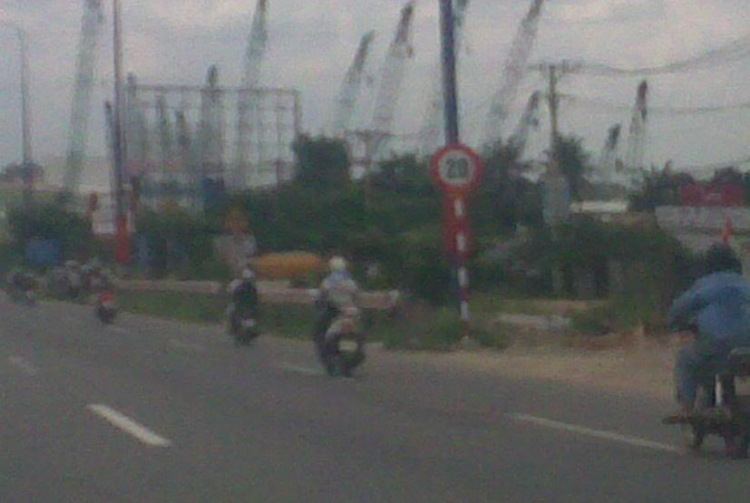 Chú ý: Xa lộ Hà Nội-dốc chợ chiều Thủ Đức 20km/h