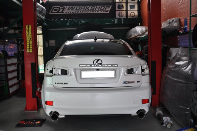 Lexus IS lên "F-Sport" in D1Workshop