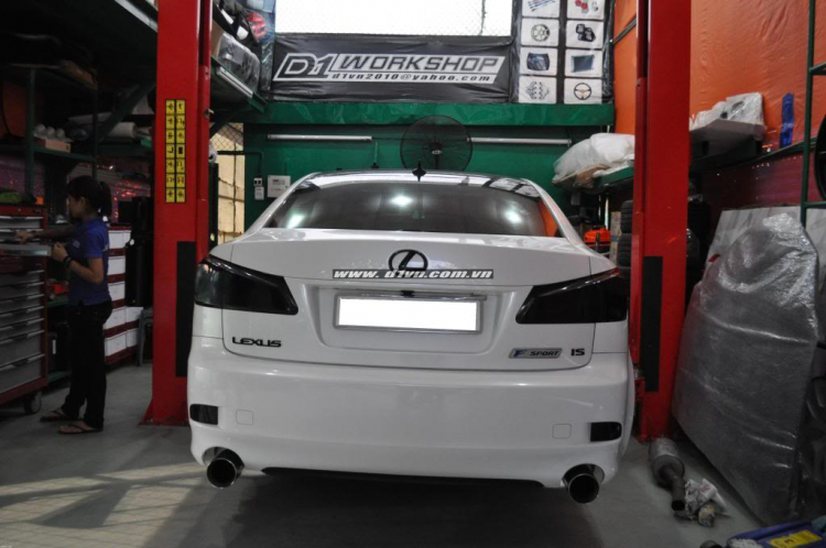 Lexus IS lên "F-Sport" in D1Workshop