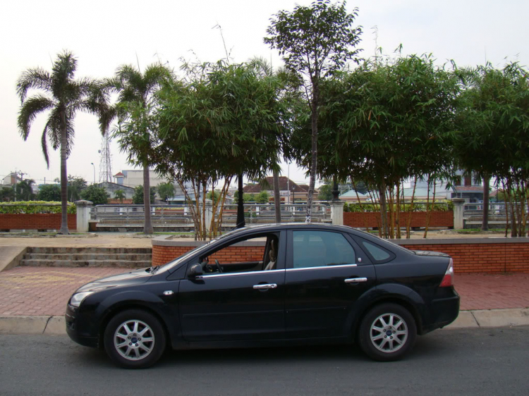 FOCUS 5door 1.8 -AT 2010 màu đen