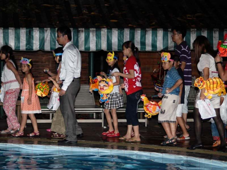 Hình ảnh Trung Thu Xóm Nhà Lá 2011 Hình ảnh Trung Thu Xóm Nhà Lá 2011