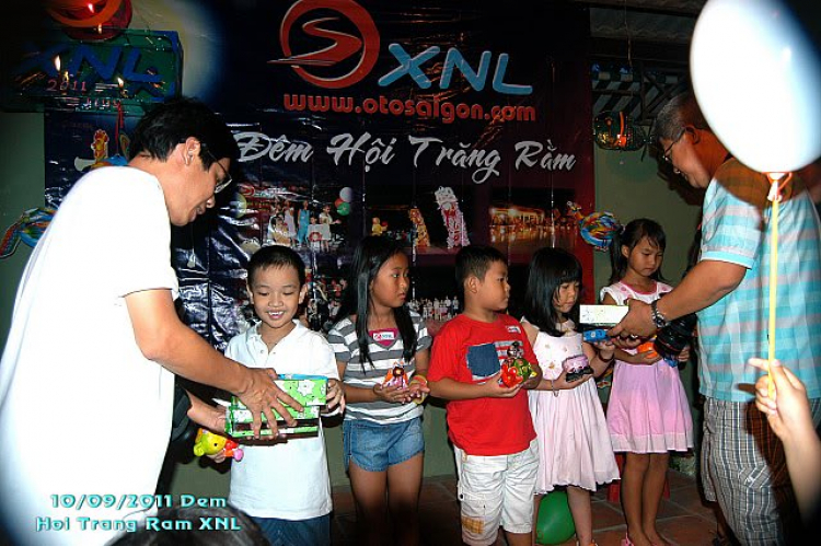 Thêm ít hình ảnh về Đem Hội Trăng Rằm XNL 2011 Thêm ít hình ảnh về Đem Hội Trăng Rằm XNL 2011