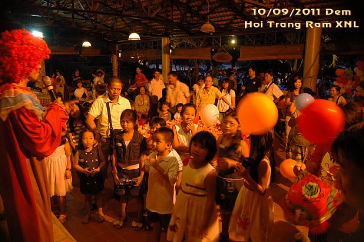 Thêm ít hình ảnh về Đem Hội Trăng Rằm XNL 2011 Thêm ít hình ảnh về Đem Hội Trăng Rằm XNL 2011