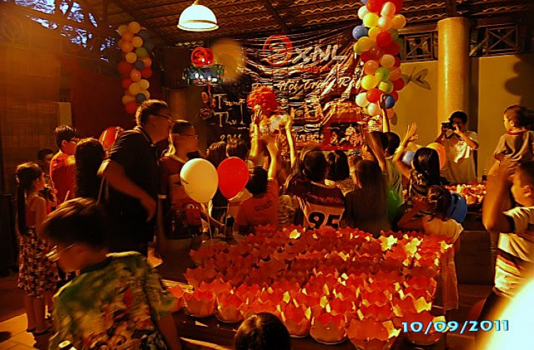 Thêm ít hình ảnh về Đem Hội Trăng Rằm XNL 2011 Thêm ít hình ảnh về Đem Hội Trăng Rằm XNL 2011