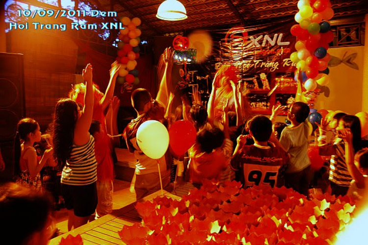 Thêm ít hình ảnh về Đem Hội Trăng Rằm XNL 2011 Thêm ít hình ảnh về Đem Hội Trăng Rằm XNL 2011