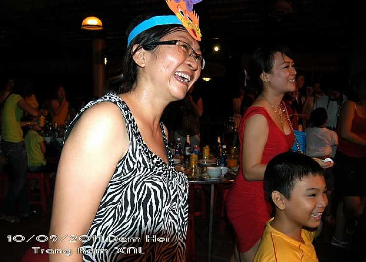 Thêm ít hình ảnh về Đem Hội Trăng Rằm XNL 2011 Thêm ít hình ảnh về Đem Hội Trăng Rằm XNL 2011