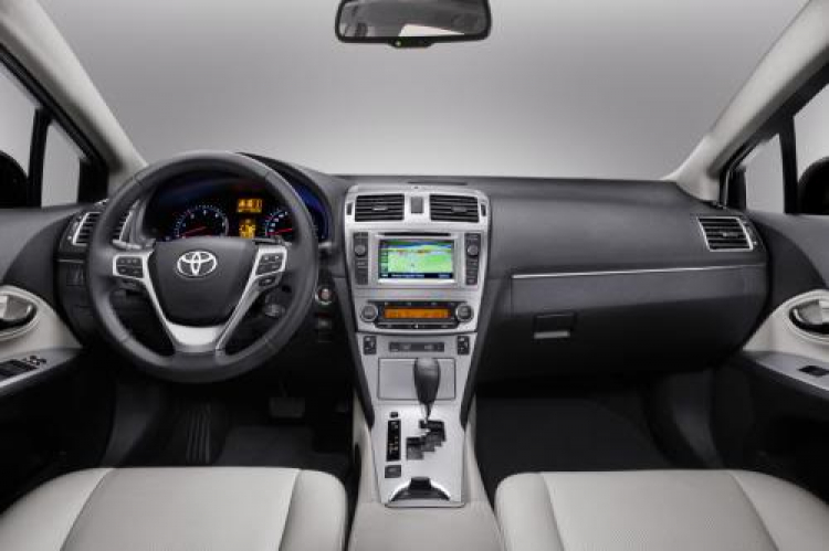 Mọi người đã thấy em này chưa? - Toyota Avensis 2012