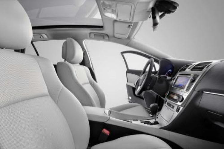 Mọi người đã thấy em này chưa? - Toyota Avensis 2012