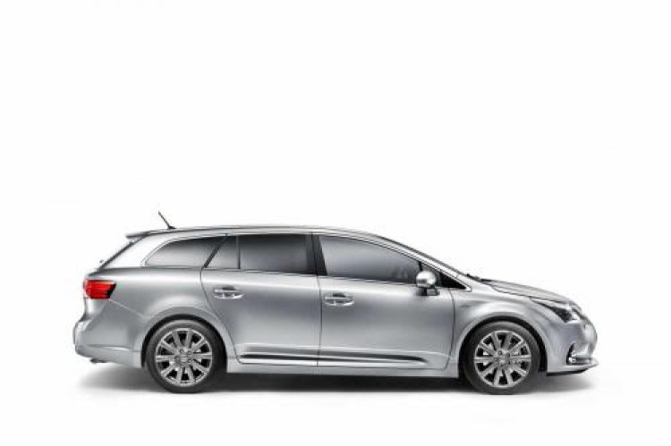 Mọi người đã thấy em này chưa? - Toyota Avensis 2012