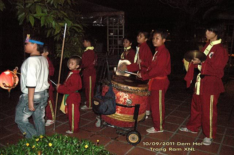 Thêm ít hình ảnh về Đem Hội Trăng Rằm XNL 2011 Thêm ít hình ảnh về Đem Hội Trăng Rằm XNL 2011