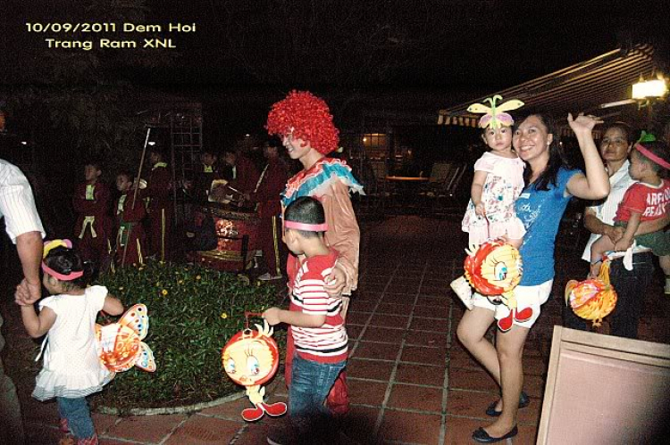 Thêm ít hình ảnh về Đem Hội Trăng Rằm XNL 2011 Thêm ít hình ảnh về Đem Hội Trăng Rằm XNL 2011