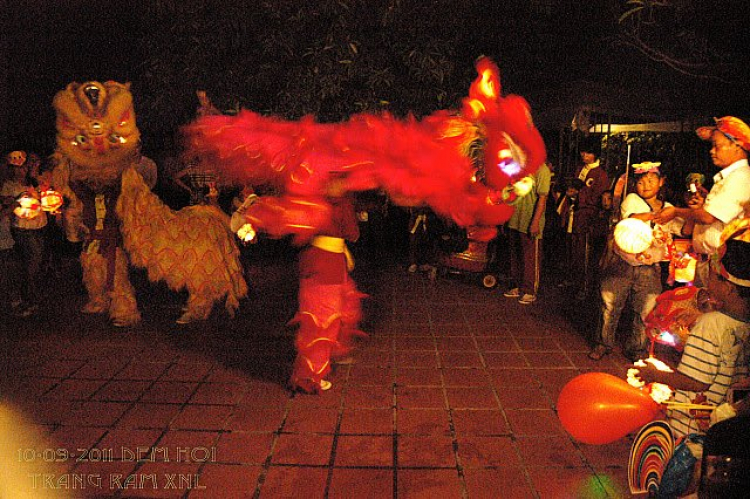 Thêm ít hình ảnh về Đem Hội Trăng Rằm XNL 2011 Thêm ít hình ảnh về Đem Hội Trăng Rằm XNL 2011