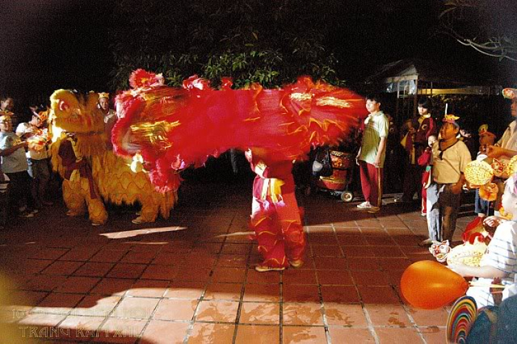 Thêm ít hình ảnh về Đem Hội Trăng Rằm XNL 2011 Thêm ít hình ảnh về Đem Hội Trăng Rằm XNL 2011