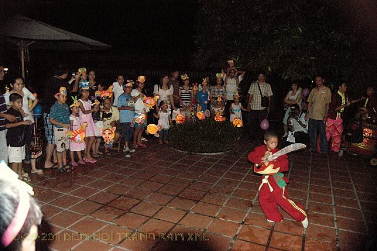 Thêm ít hình ảnh về Đem Hội Trăng Rằm XNL 2011 Thêm ít hình ảnh về Đem Hội Trăng Rằm XNL 2011