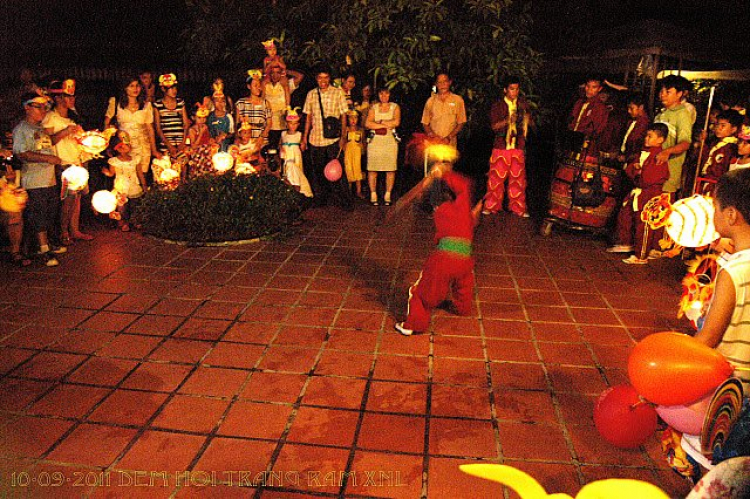 Thêm ít hình ảnh về Đem Hội Trăng Rằm XNL 2011 Thêm ít hình ảnh về Đem Hội Trăng Rằm XNL 2011