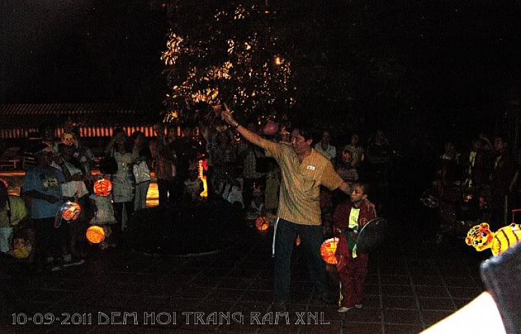 Thêm ít hình ảnh về Đem Hội Trăng Rằm XNL 2011 Thêm ít hình ảnh về Đem Hội Trăng Rằm XNL 2011