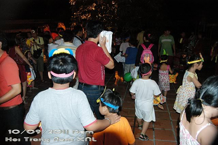 Thêm ít hình ảnh về Đem Hội Trăng Rằm XNL 2011 Thêm ít hình ảnh về Đem Hội Trăng Rằm XNL 2011