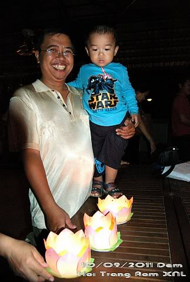 Thêm ít hình ảnh về Đem Hội Trăng Rằm XNL 2011 Thêm ít hình ảnh về Đem Hội Trăng Rằm XNL 2011