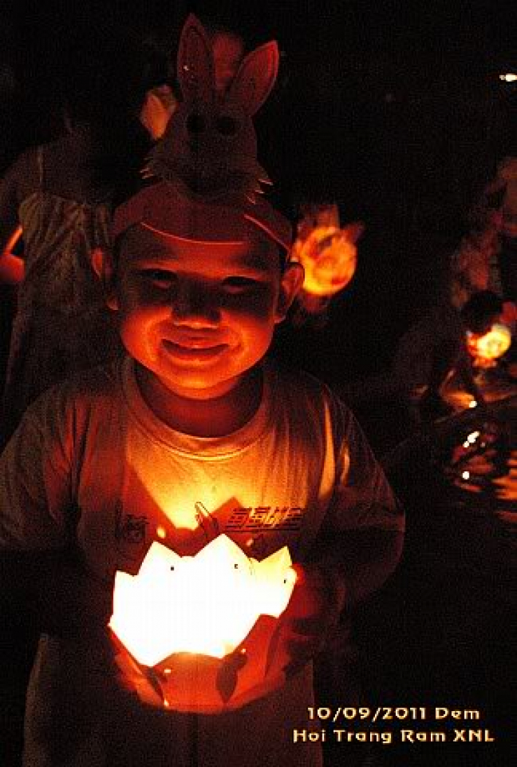 Thêm ít hình ảnh về Đem Hội Trăng Rằm XNL 2011 Thêm ít hình ảnh về Đem Hội Trăng Rằm XNL 2011