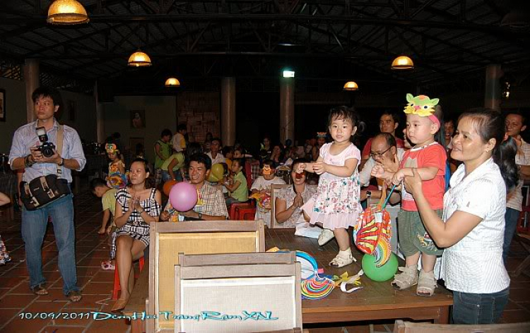 Thêm ít hình ảnh về Đem Hội Trăng Rằm XNL 2011 Thêm ít hình ảnh về Đem Hội Trăng Rằm XNL 2011