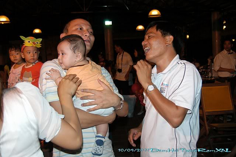 Thêm ít hình ảnh về Đem Hội Trăng Rằm XNL 2011 Thêm ít hình ảnh về Đem Hội Trăng Rằm XNL 2011