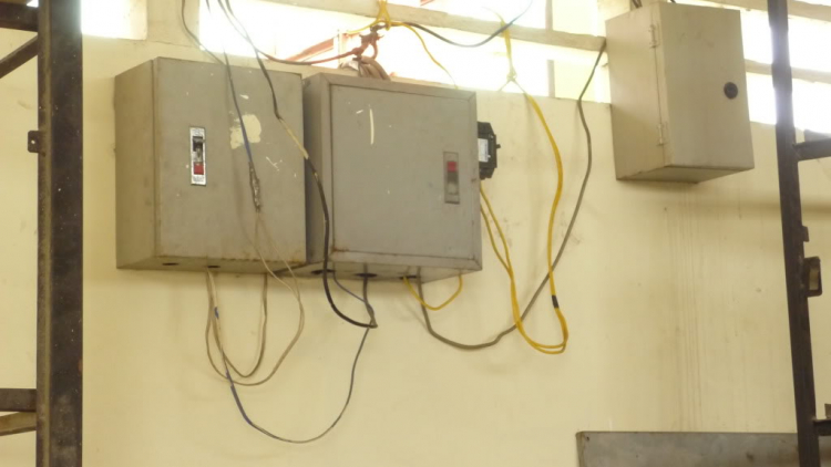 Vài mẹo vặt trong đời sống - chế tạo xạc bộ đàm xe ô tô. Vài mẹo vặt trong đời sống - chế tạo xạc bộ đàm xe ô tô.