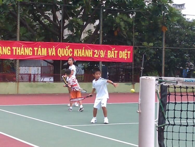 Tập tennis trẻ em..miễn phí..