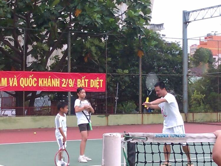 Tập tennis trẻ em..miễn phí..