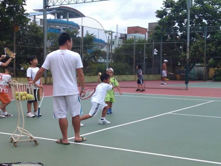 Tập tennis trẻ em..miễn phí..