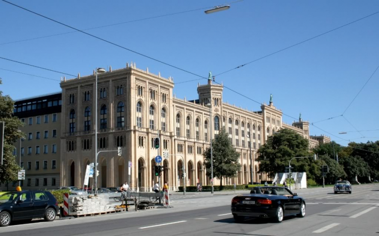 Ký Sự Chuyến Đi Berlin, Munich và Paris