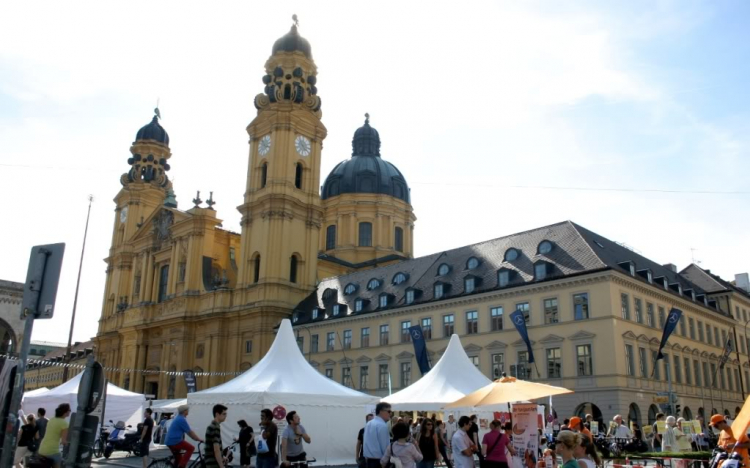 Ký Sự Chuyến Đi Berlin, Munich và Paris Ký Sự Chuyến Đi Berlin, Munich và Paris