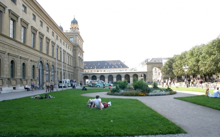 Ký Sự Chuyến Đi Berlin, Munich và Paris Ký Sự Chuyến Đi Berlin, Munich và Paris