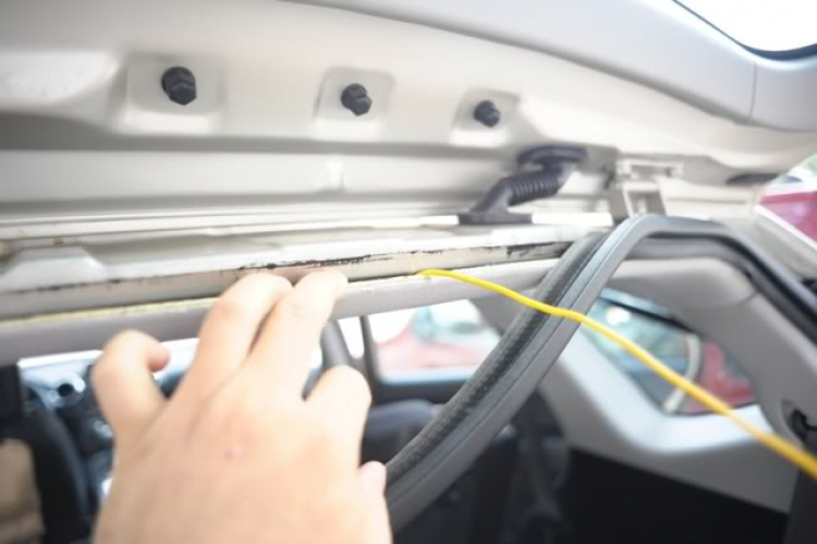 Mini off "mod mở cốp sau xe Carens sáng đèn trần" Mini off "mod mở cốp sau xe Carens sáng đèn trần"