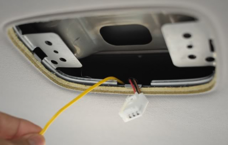 Mini off "mod mở cốp sau xe Carens sáng đèn trần" Mini off "mod mở cốp sau xe Carens sáng đèn trần"