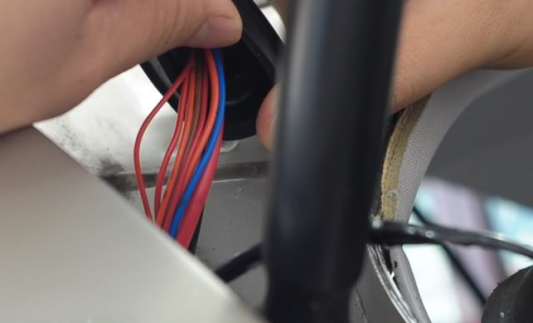 Mini off "mod mở cốp sau xe Carens sáng đèn trần" Mini off "mod mở cốp sau xe Carens sáng đèn trần"