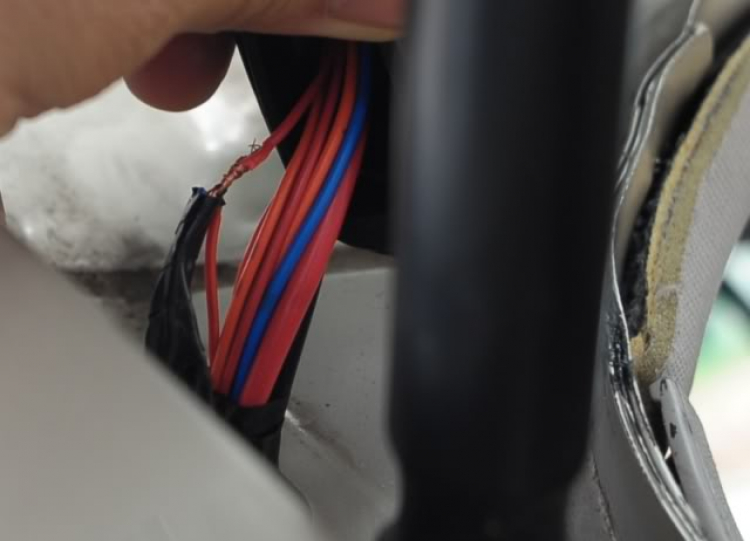 Mini off "mod mở cốp sau xe Carens sáng đèn trần" Mini off "mod mở cốp sau xe Carens sáng đèn trần"