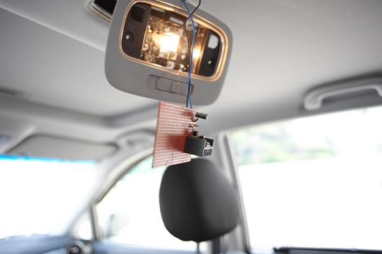 Mini off "mod mở cốp sau xe Carens sáng đèn trần" Mini off "mod mở cốp sau xe Carens sáng đèn trần"
