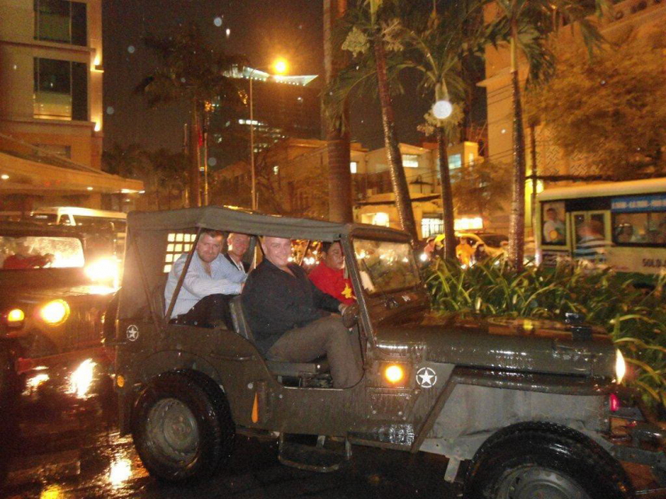 Tour 50 Jeeps (Sài Gòn 19/09/2011) : buổi gặp gỡ của những Chiến binh !!! Tour 50 Jeeps (Sài Gòn 19/09/2011) : buổi gặp gỡ của những Chiến binh !!!