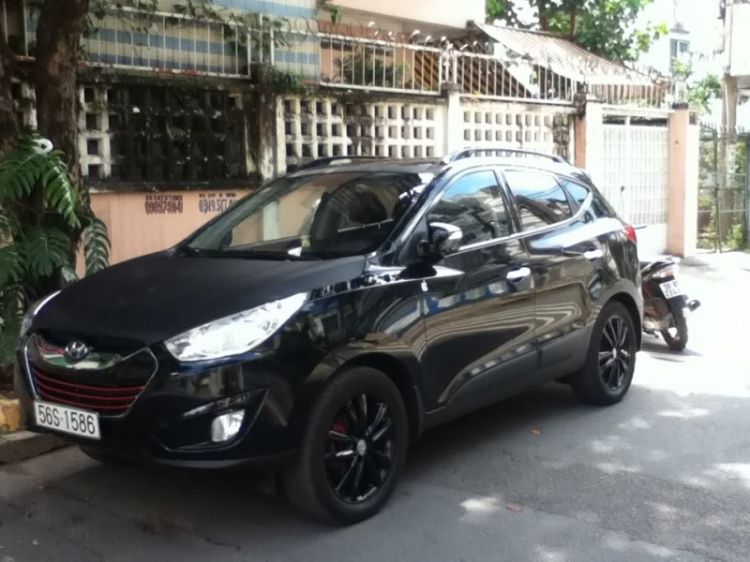 Tucson ix35 xì tin của nhà em.....nhà nghèo chỉ dám độ xe bằng decal thôi!!