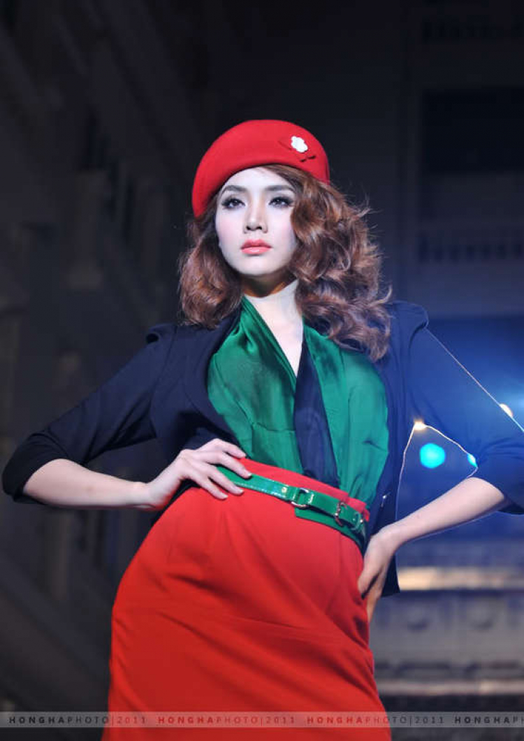 Siêu mẫu Việt "thể hiện" đẳng cấp "thả rông" như siêu mẫu TG tại Eva de Eva Fashion show