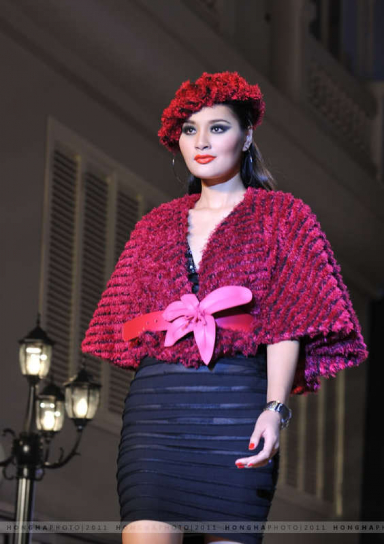 Siêu mẫu Việt "thể hiện" đẳng cấp "thả rông" như siêu mẫu TG tại Eva de Eva Fashion show